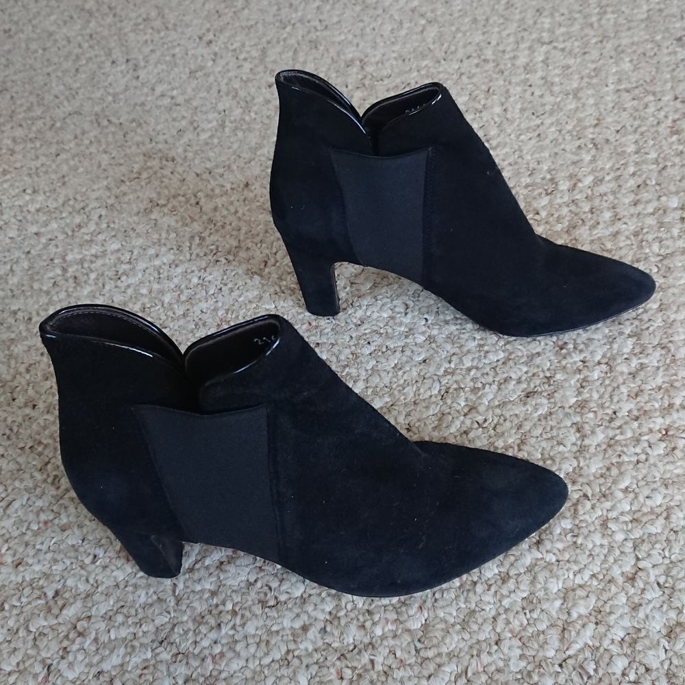 Sesto Meucci black suede ankle bootie size 7